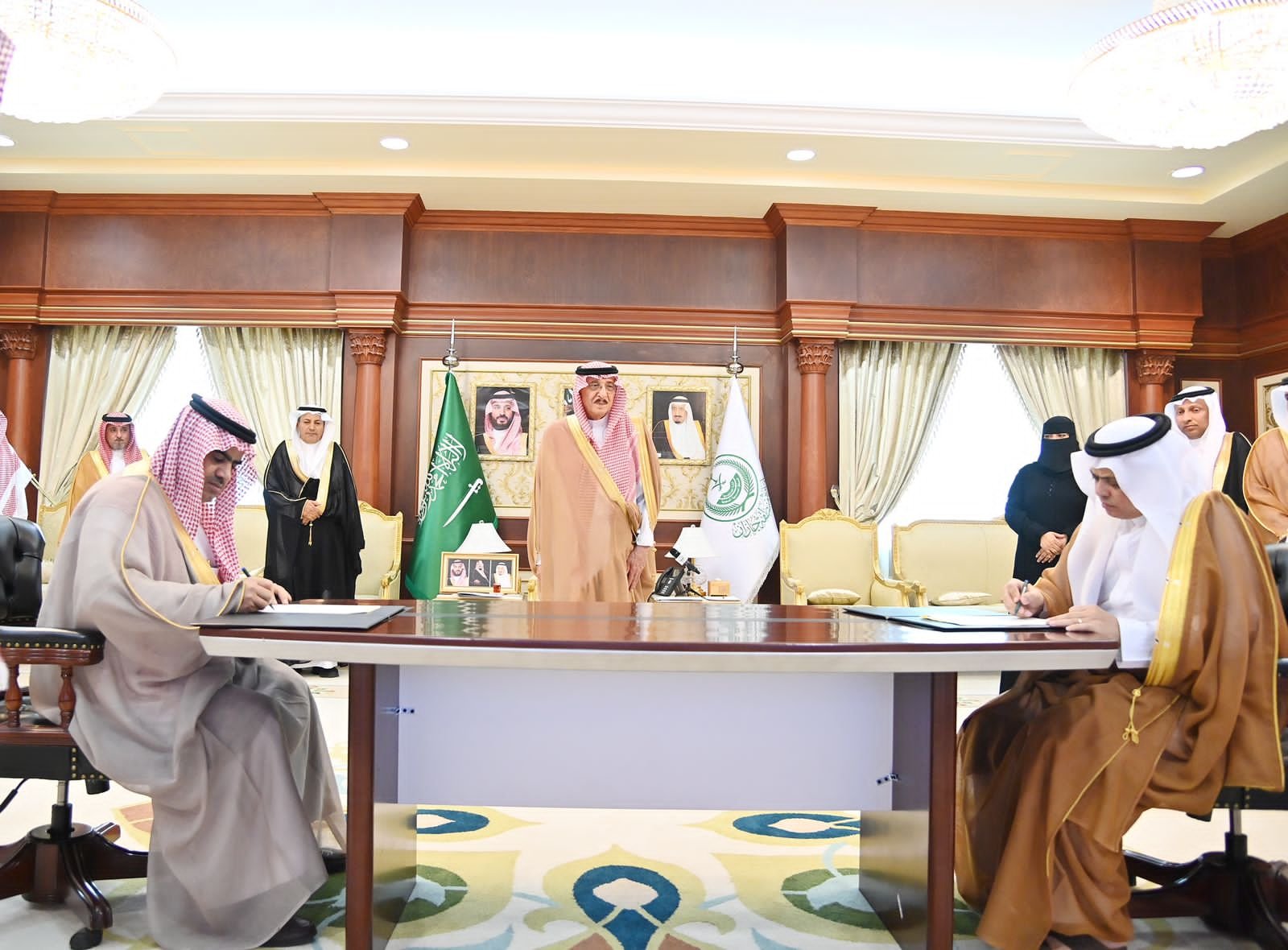 أمير منطقة جازان يشهد توقيع مذكرتي تفاهم بين غرفة جازان وغرفتي أبها والقريات - صحيفة البوابة الالكترونية أمير منطقة جازان يشهد توقيع مذكرتي تفاهم بين غرفة جازان وغرفتي أبها والقريات