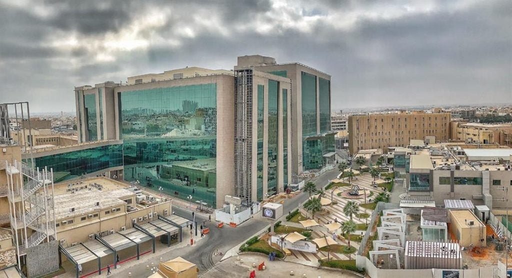 منها رفع خطر الإصابة بالسرطان.. "سعود الطبية": حمض "الفوليك" مهم للجسم وزيادته تسبب هذه المشكلات