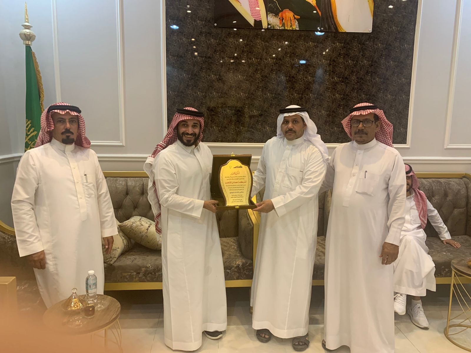 حفل تخرج دفعة دورة اللغة الانجليزية لطلاب وطالبات ظلم بالشراكة المجتمعية مع شركة معادن - صحيفة البوابة الالكترونية حفل تخرج دفعة دورة اللغة الانجليزية لطلاب وطالبات ظلم بالشراكة المجتمعية مع شركة معادن