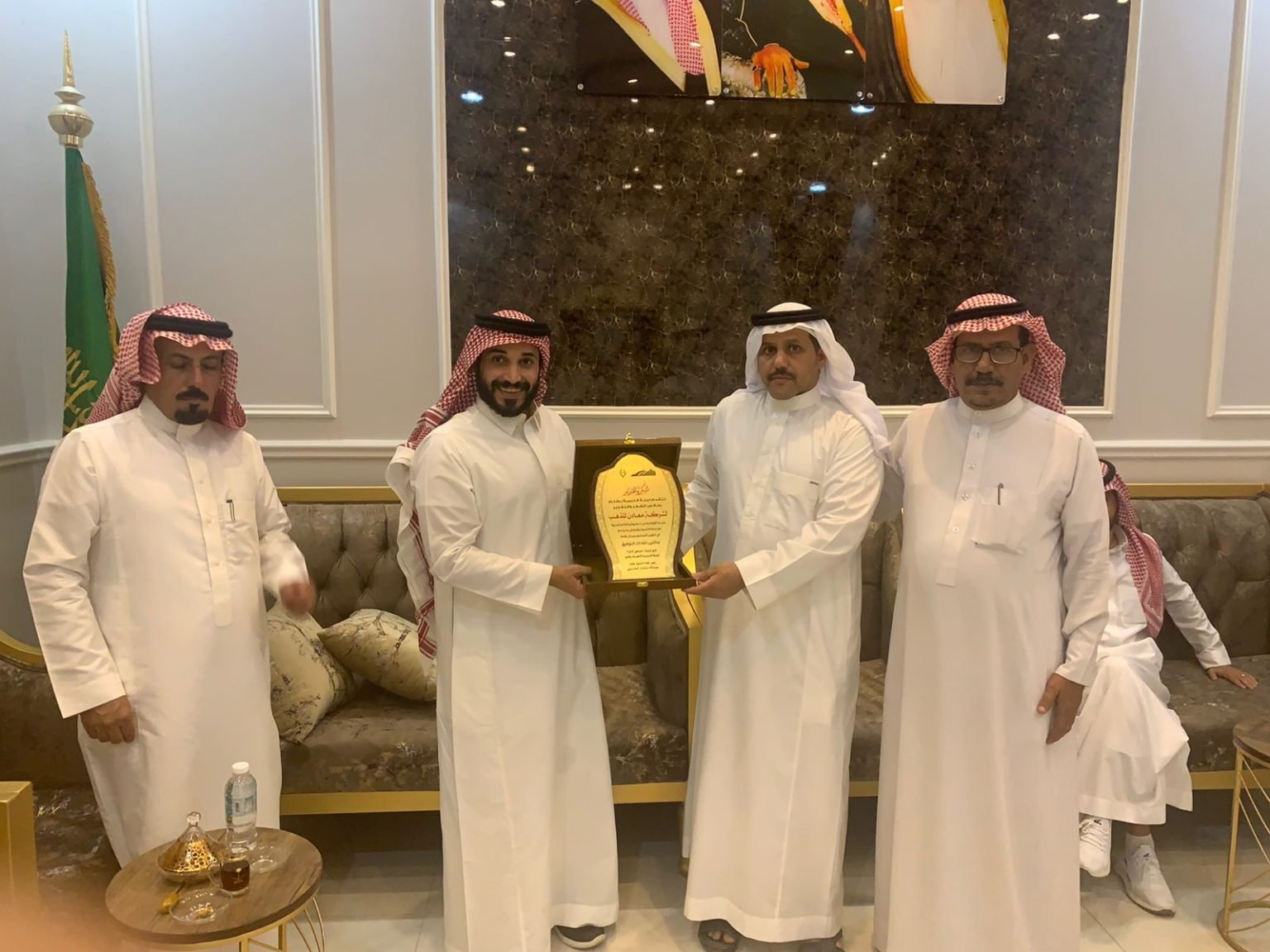 حفل تخرج دفعة دورة اللغة الانجليزية لطلاب وطالبات ظلم بالشراكة المجتمعية مع شركة معادن حفل تخرج دفعة دورة اللغة الانجليزية لطلاب وطالبات ظلم بالشراكة المجتمعية مع شركة معادن