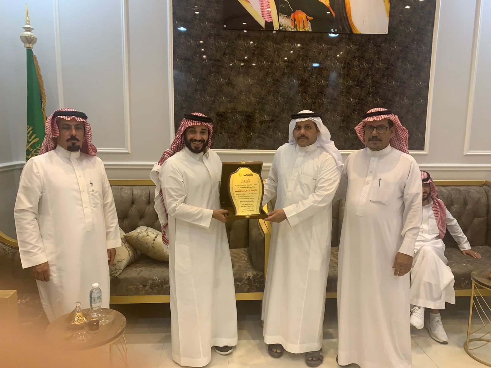 حفل تخرج دفعة دورة اللغة الانجليزية لطلاب وطالبات ظلم بالشراكة المجتمعية مع شركة معادن - صحيفة البوابة الالكترونية حفل تخرج دفعة دورة اللغة الانجليزية لطلاب وطالبات ظلم بالشراكة المجتمعية مع شركة معادن