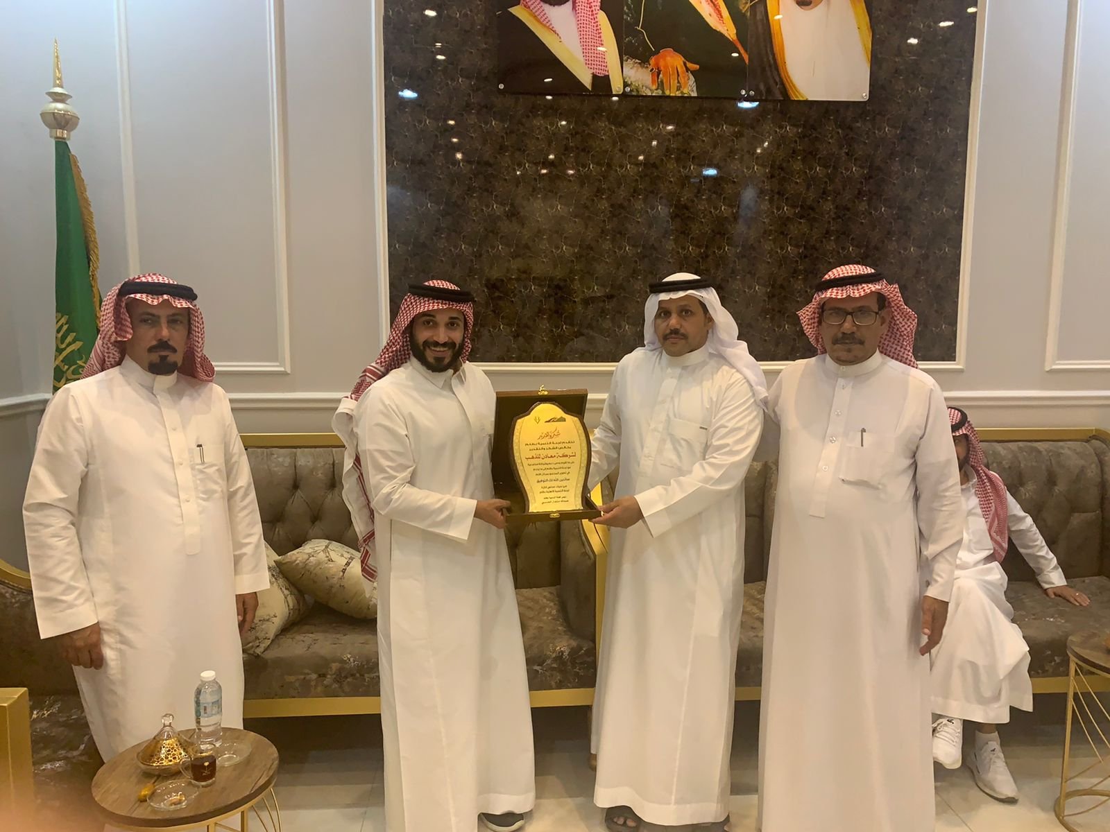 حفل تخرج دفعة دورة اللغة الانجليزية لطلاب وطالبات ظلم بالشراكة المجتمعية مع شركة معادن - صحيفة البوابة الالكترونية حفل تخرج دفعة دورة اللغة الانجليزية لطلاب وطالبات ظلم بالشراكة المجتمعية مع شركة معادن