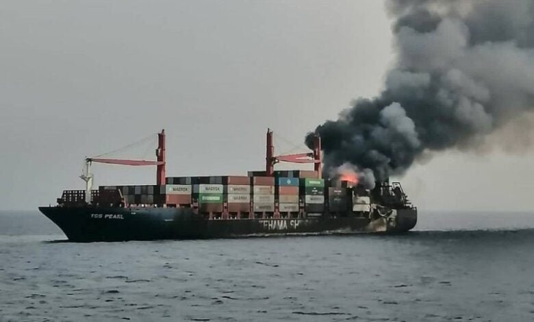 «حرس الحدود»: «رفحاء» تنقذ 25 بحّارا من سفينة بنمية تعرضت لحريق في البحر الأحمر