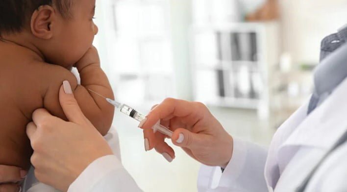 «الصحة»: اختبار حساسية البيض ليس شرطًا عند تطعيم الـ9 أشهر للأطفال