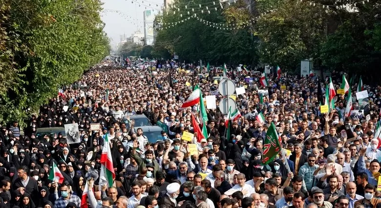 قائد "الحرس الإيراني" يحذر المحتجين: اليوم هو آخر أيام الشغب