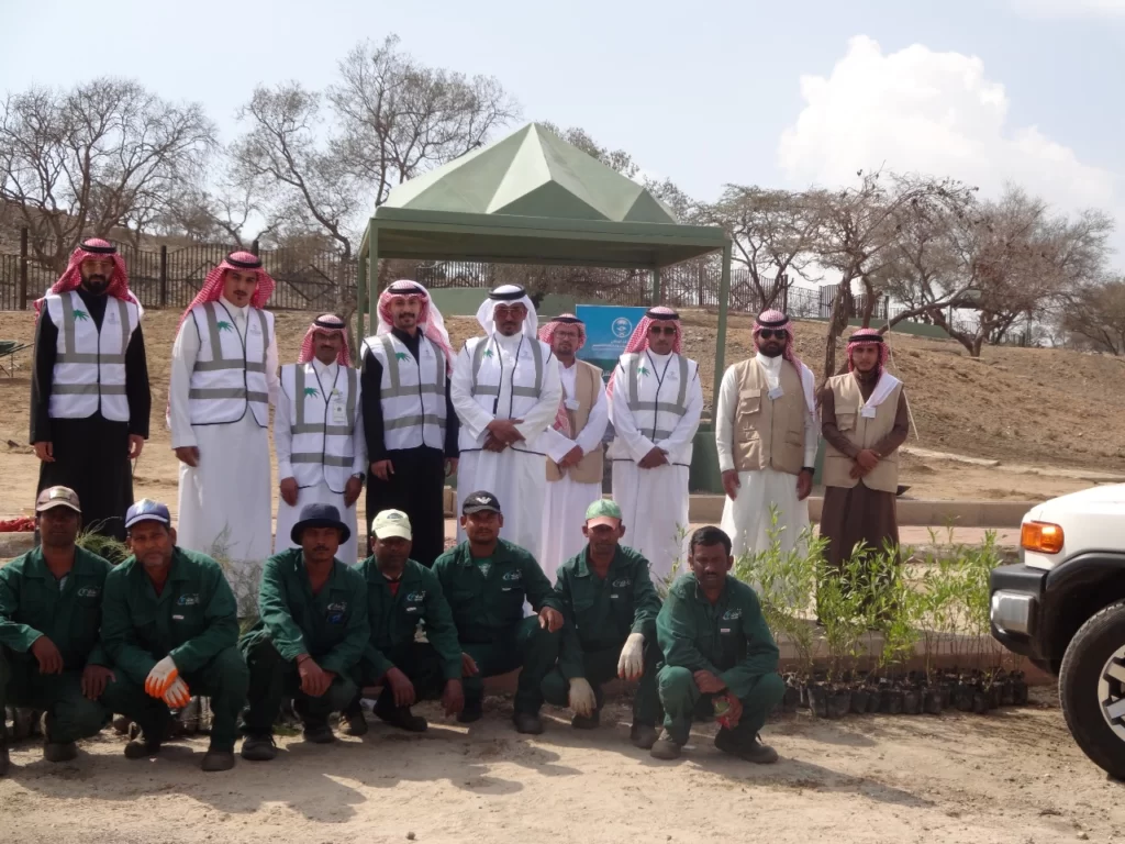 محافظ بلجرشي يطلق مبادرة تشجير "لنجعلها خضراء"