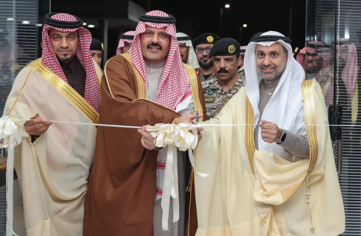 شملت مركز إدارة الأزمات والكوارث الصحية.. الأمير عبدالعزيز بن سعد يدشن عدداً من المشاريع والخدمات الصحية بمنطقة حائل