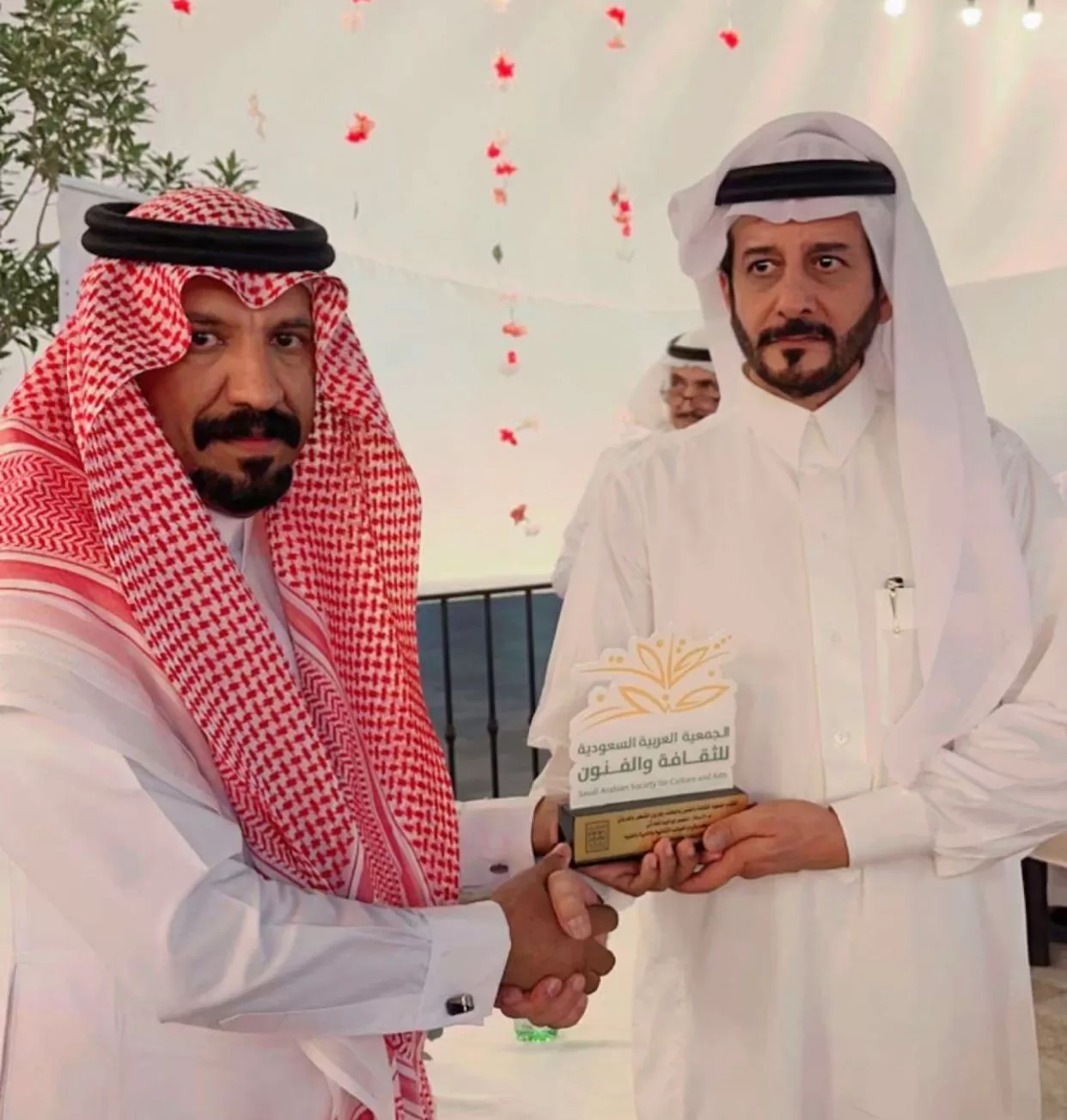 مدير جمعية الثقافة والفنون بالطائف يدشن كتاب " "قال الراوي"