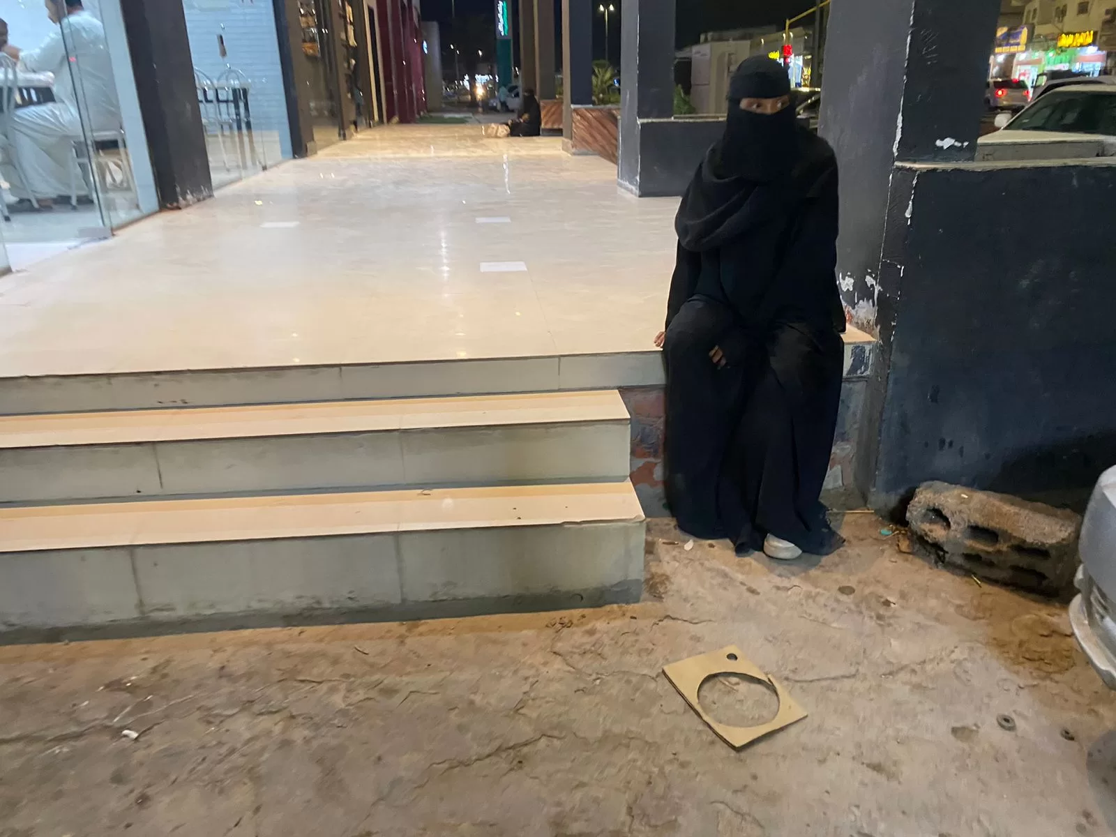 انتشار التسول بمحافظة المزاحمية.. ومطالبات باقتلاع هذه الظاهرة