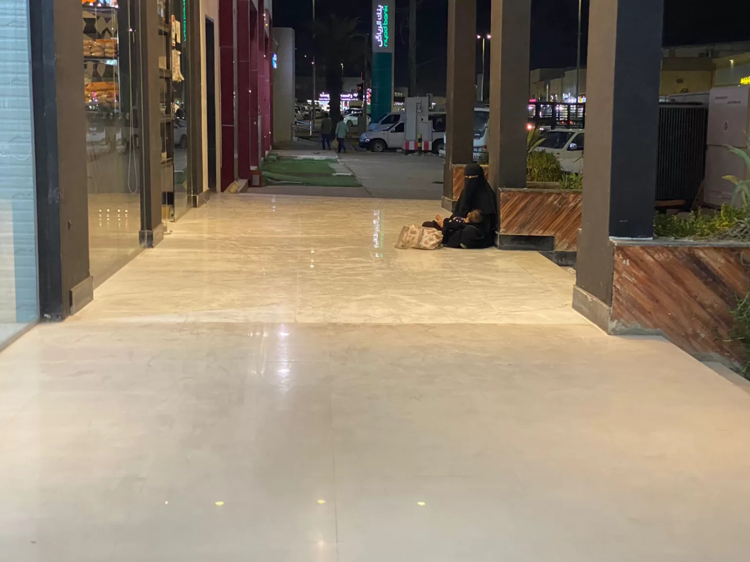 انتشار التسول بمحافظة المزاحمية.. ومطالبات باقتلاع هذه الظاهرة