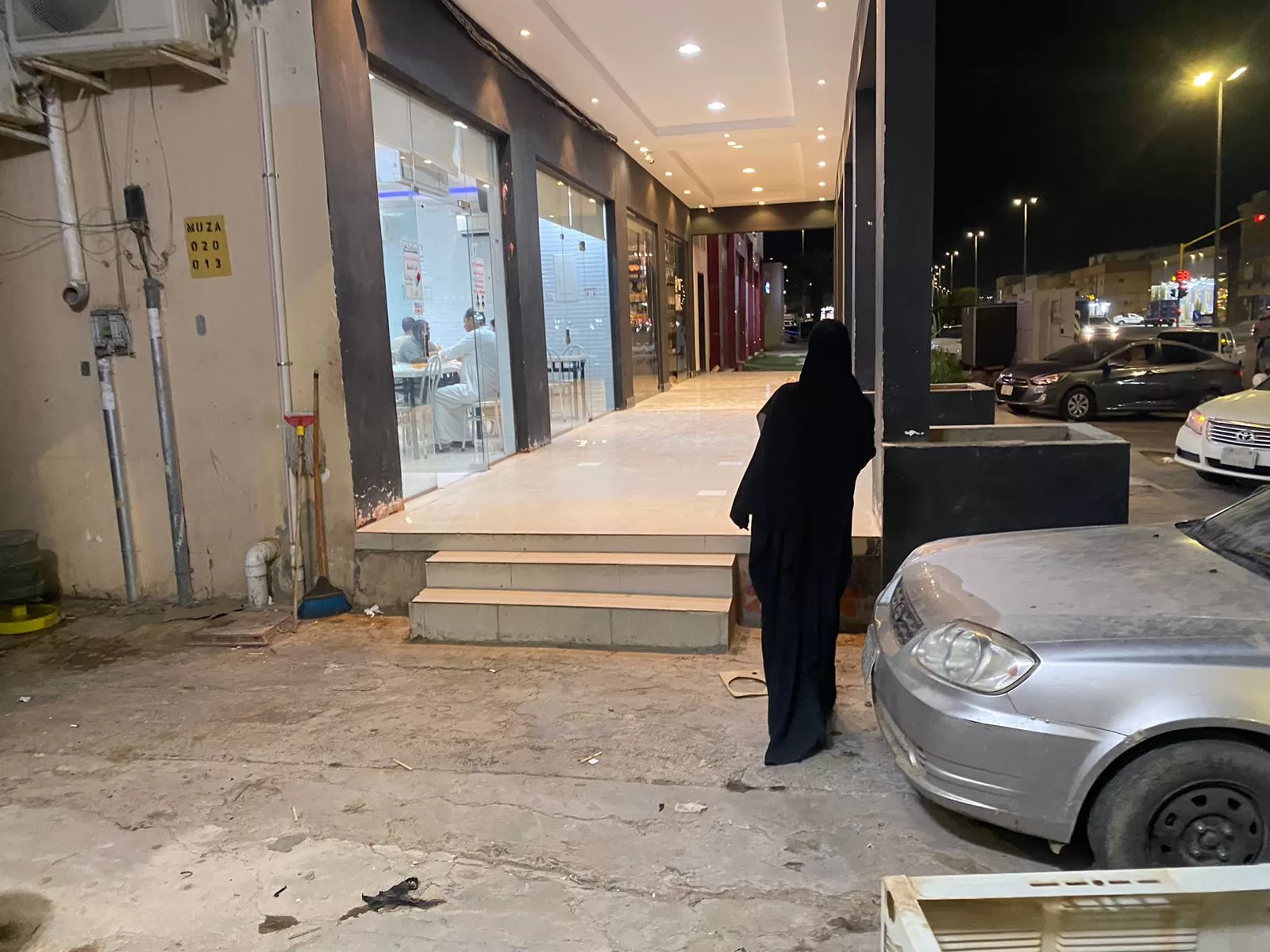 انتشار التسول بمحافظة المزاحمية.. ومطالبات باقتلاع هذه الظاهرة