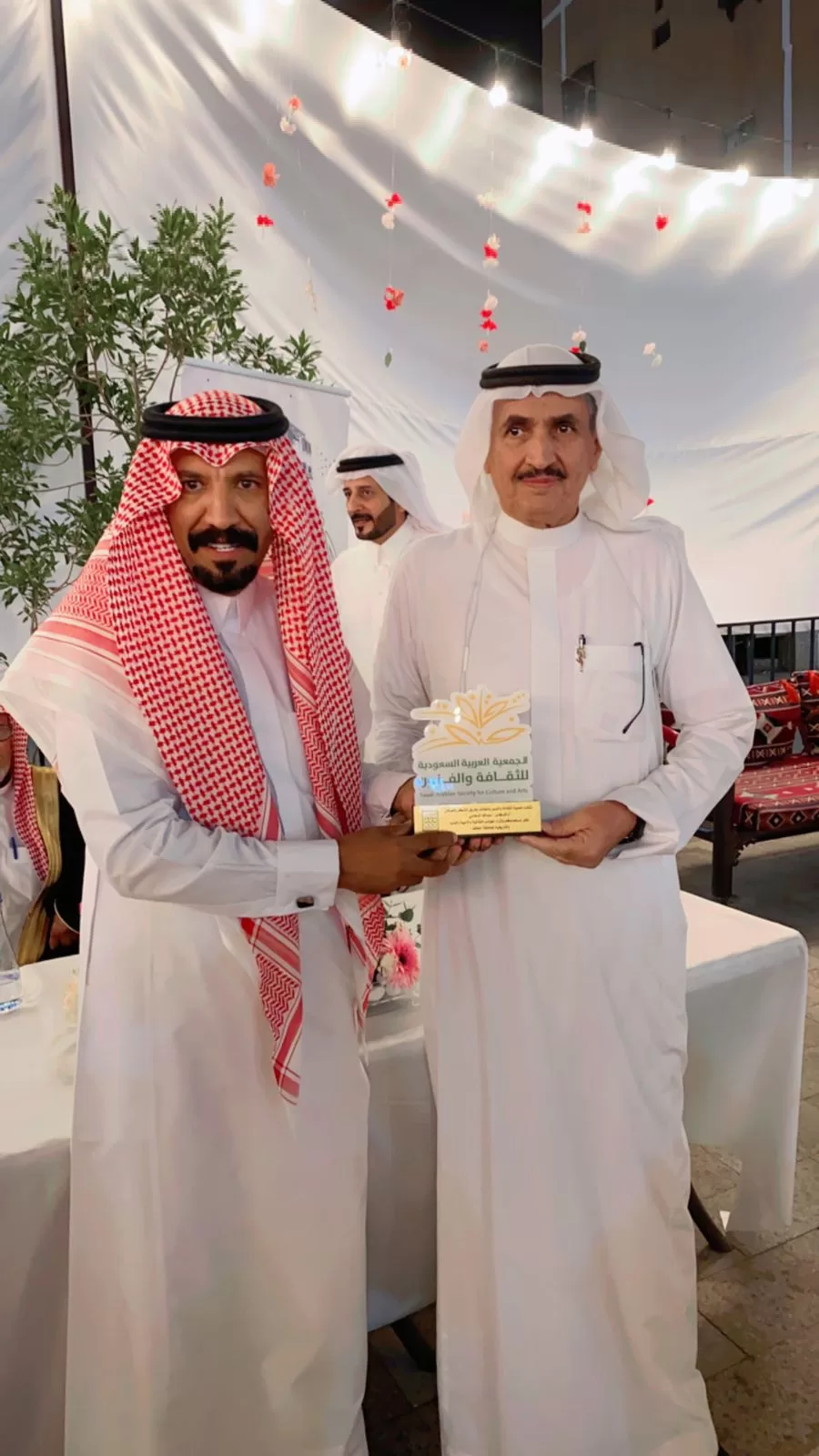 مدير جمعية الثقافة والفنون بالطائف يدشن كتاب " "قال الراوي"