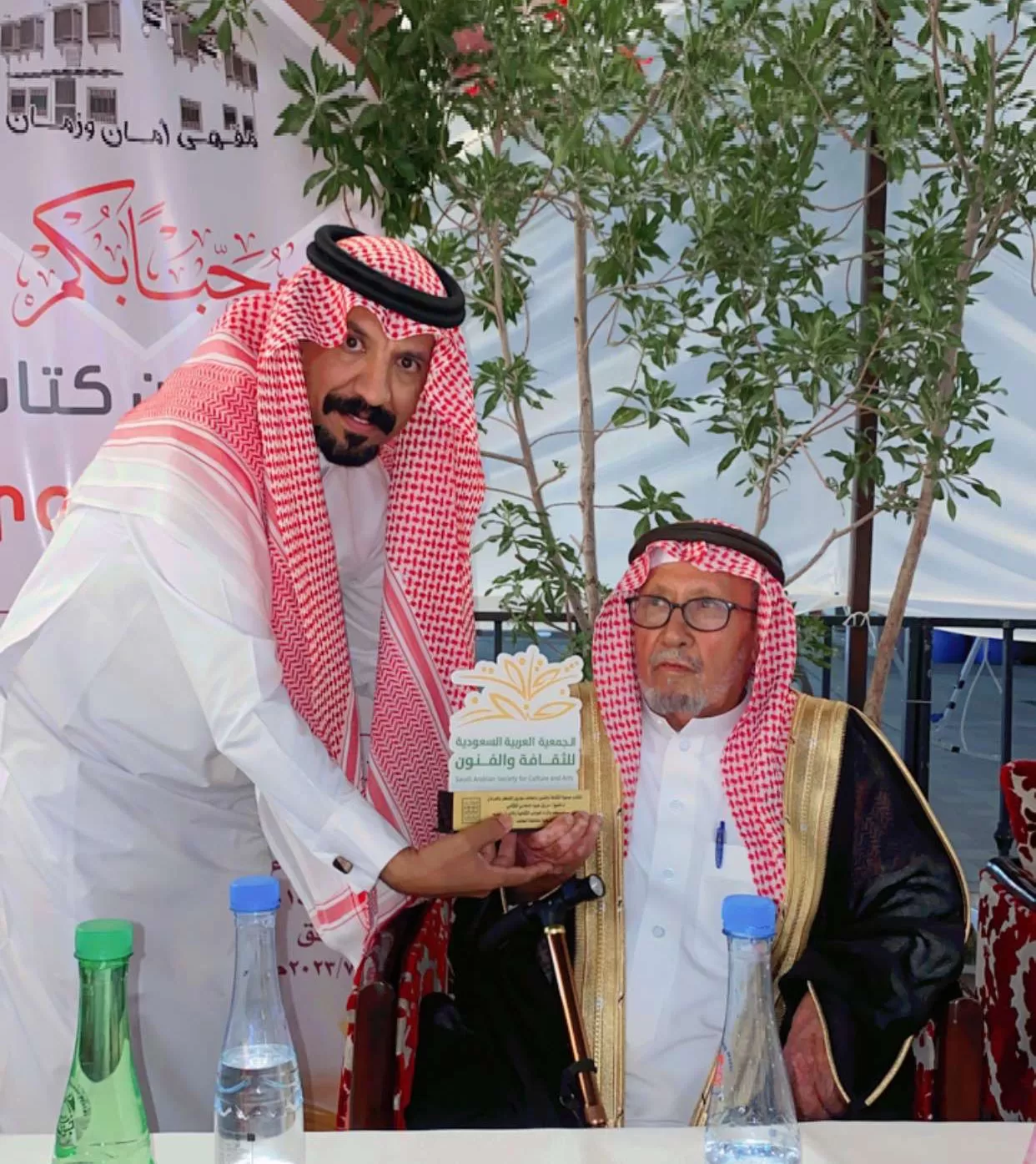 مدير جمعية الثقافة والفنون بالطائف يدشن كتاب " "قال الراوي"