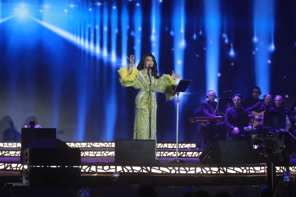 أحلام تشعل مسرح جدة وتشارك دويتو جمعها مع الفنانة همس فكري على أغنية أكثر من أول أحبك