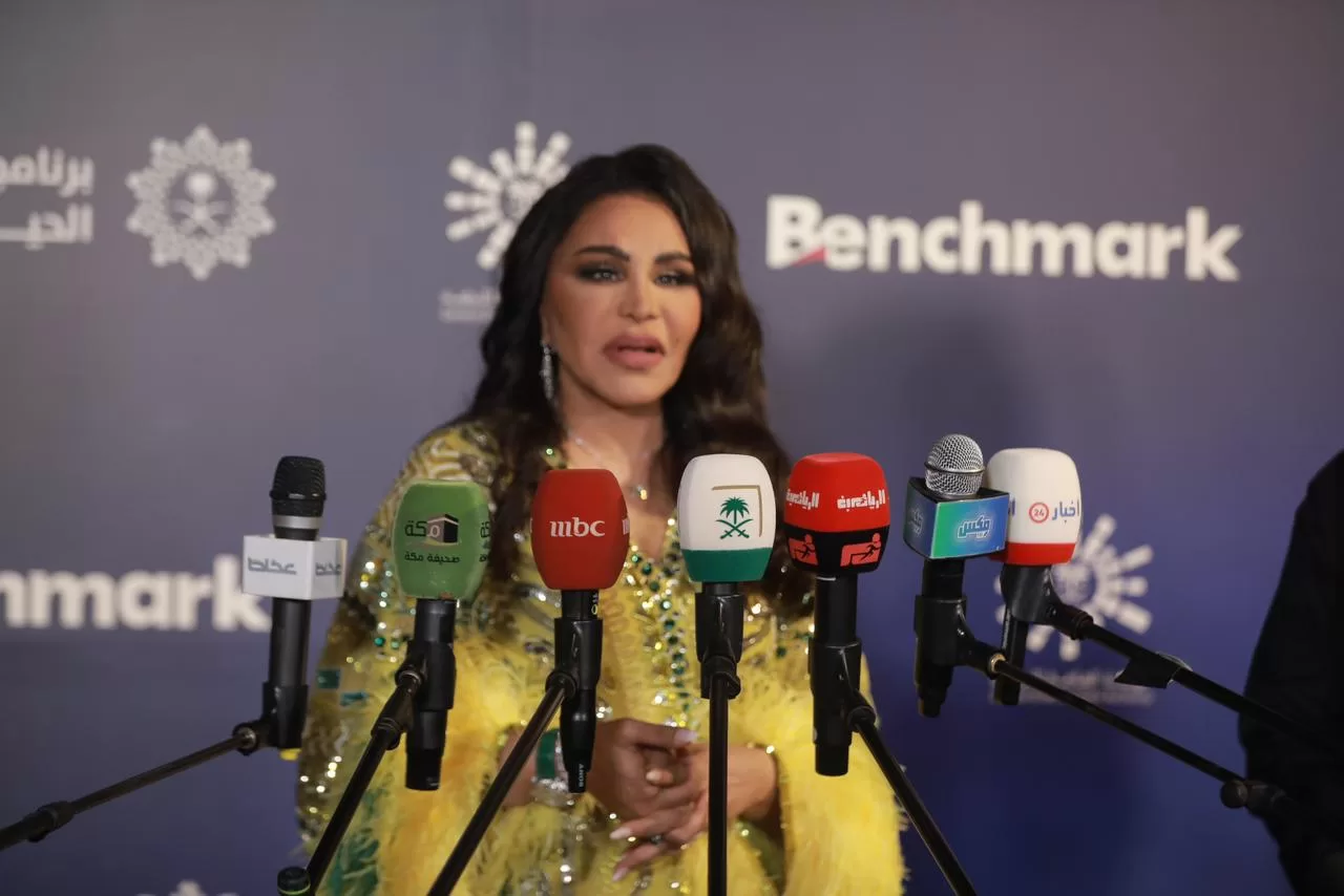 أحلام تشعل مسرح جدة وتشارك دويتو جمعها مع الفنانة همس فكري على أغنية أكثر من أول أحبك