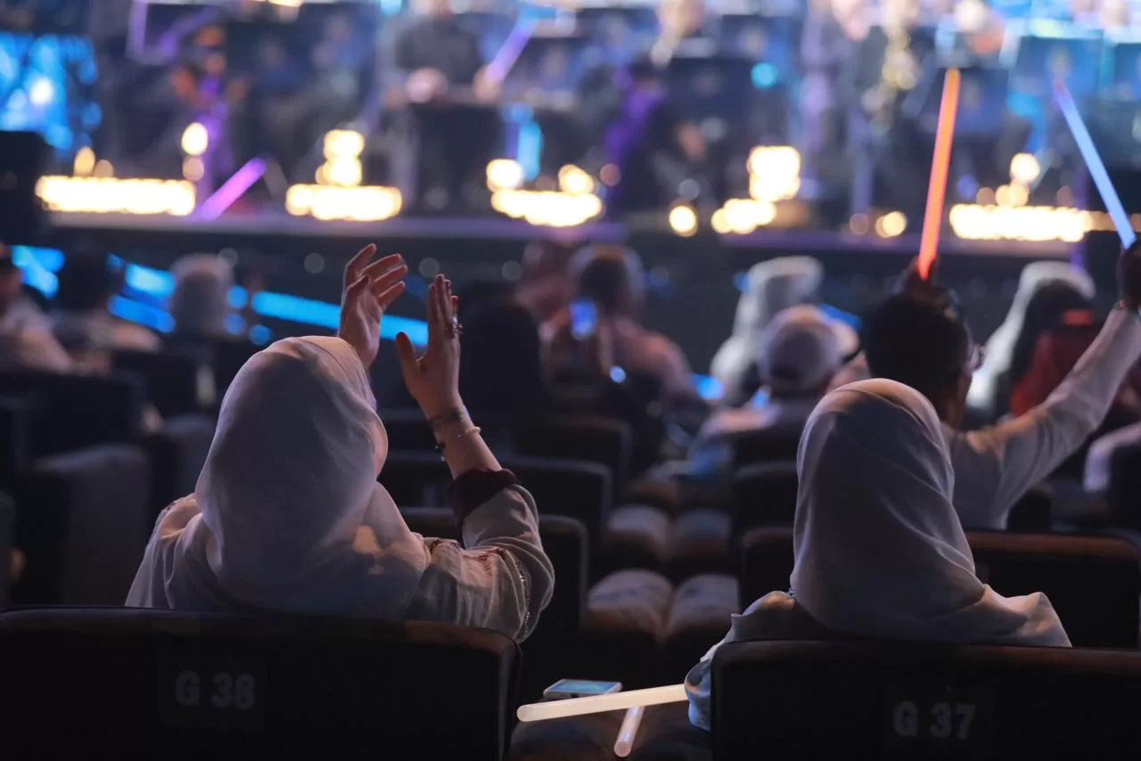 أحلام تشعل مسرح جدة وتشارك دويتو جمعها مع الفنانة همس فكري على أغنية أكثر من أول أحبك