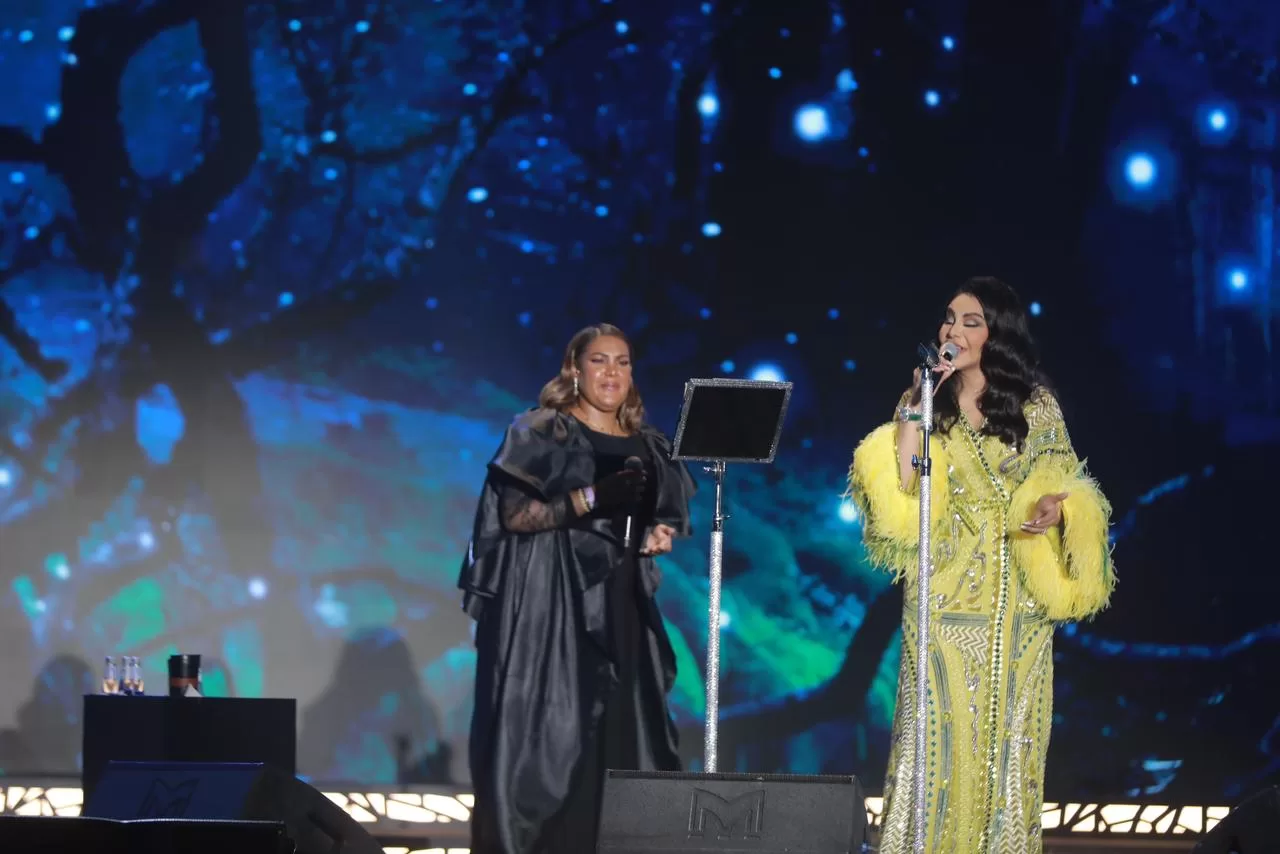 أحلام تشعل مسرح جدة وتشارك دويتو جمعها مع الفنانة همس فكري على أغنية أكثر من أول أحبك