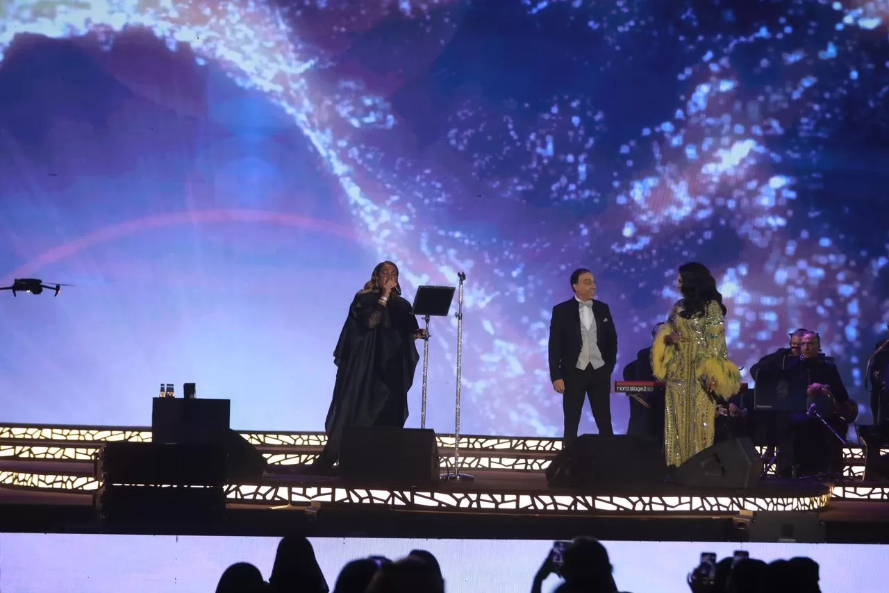 أحلام تشعل مسرح جدة وتشارك دويتو جمعها مع الفنانة همس فكري على أغنية أكثر من أول أحبك