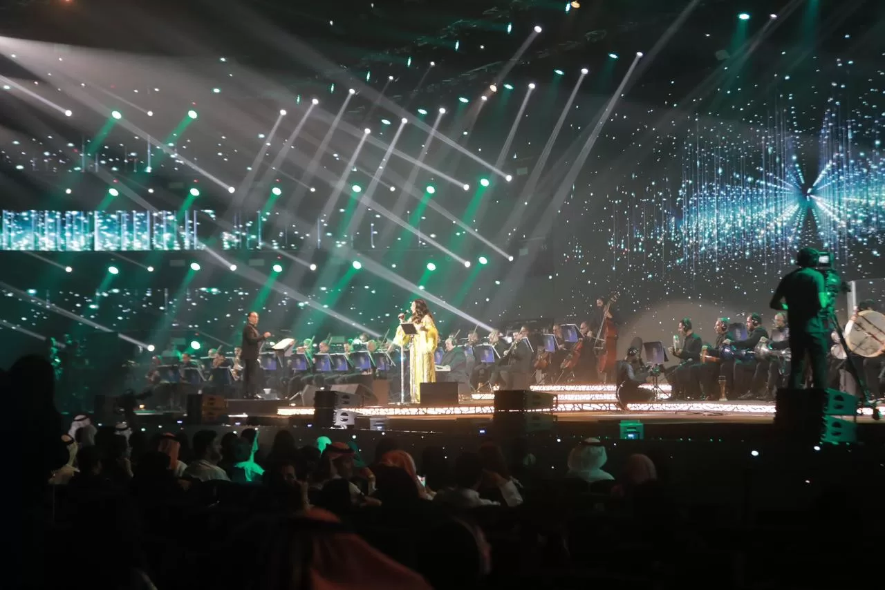 أحلام تشعل مسرح جدة وتشارك دويتو جمعها مع الفنانة همس فكري على أغنية أكثر من أول أحبك