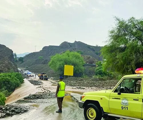 الدفاع المدني يدعو إلى الحيطة من استمرار فرص هطول الأمطار الرعدية على