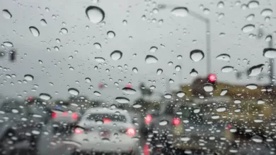 المرور: 4 إرشادات للحماية من مخاطر الطريق أثناء هطول الأمطار