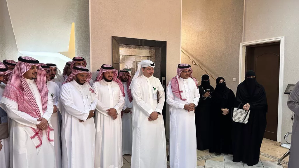 مدير تعليم الطائف يطمئن على الطلبة المشاركين في روسيا