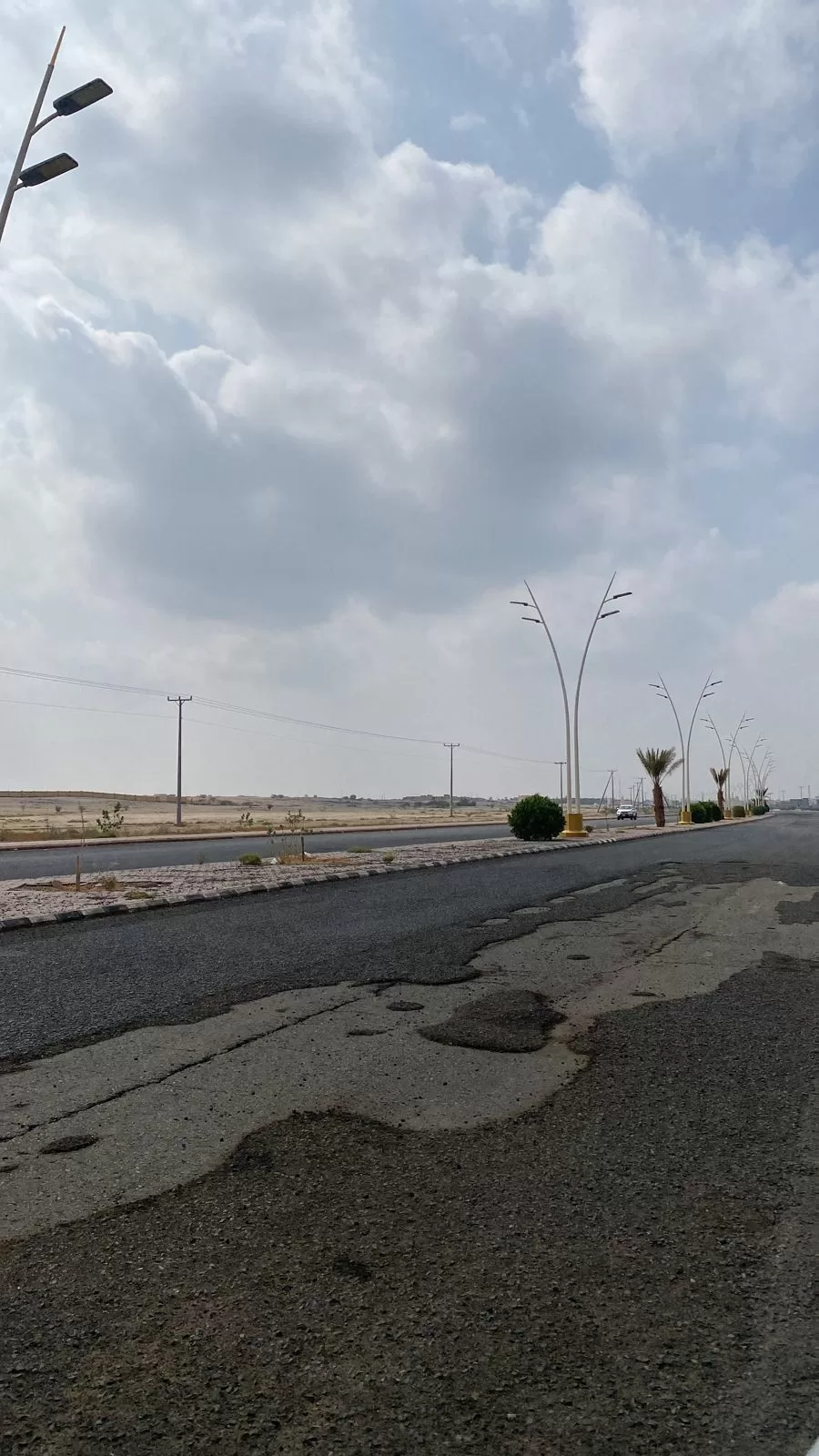 بالفيديو والصور.. تهالك طبقة الأسفلت بمدخل تربة الشمالي يثير استياء الأهالي .. ومطالبات بصيانتها