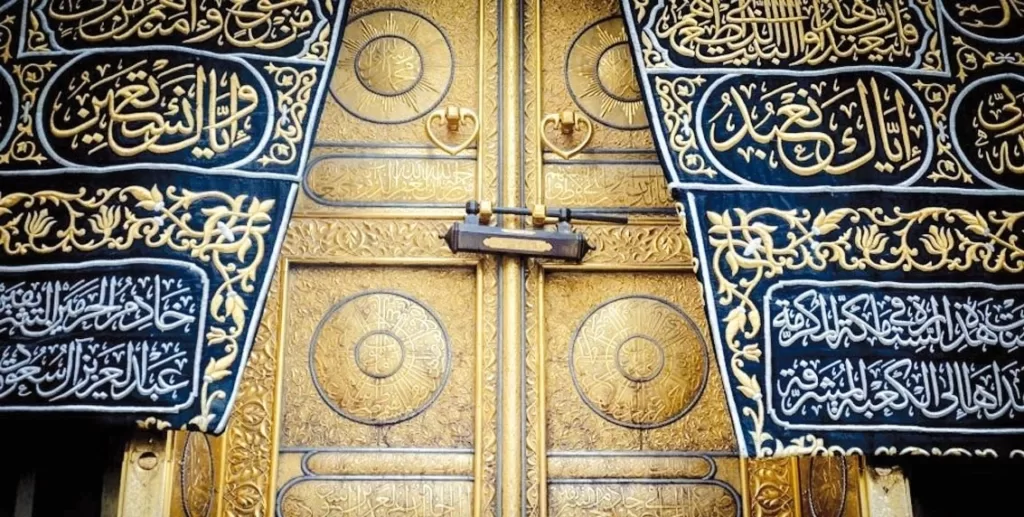 بدء أعمال الصيانة الدورية للكعبة المشرفة