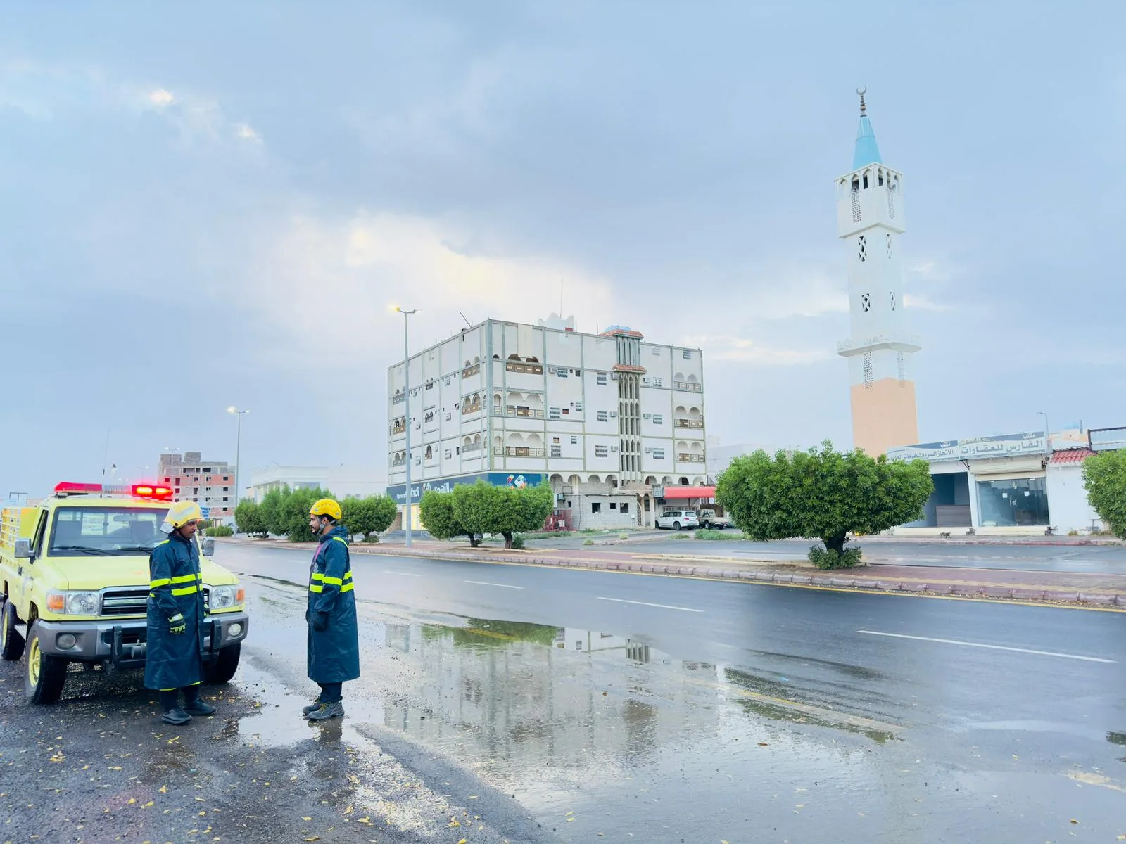 "مدني تربة" يتواجد ميدانياً للتعامل مع الحالة المناخية التي تشهدها المحافظة