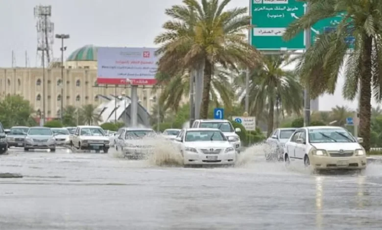 «المرور»: القيادة الآمنة أثناء المطر تسهم في تجنب الحوادث