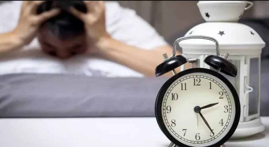 "خبير لياقة" يوضح طريقة مذهلة أثبتت فعاليتها عسكريا للنوم في دقيقتين فقط