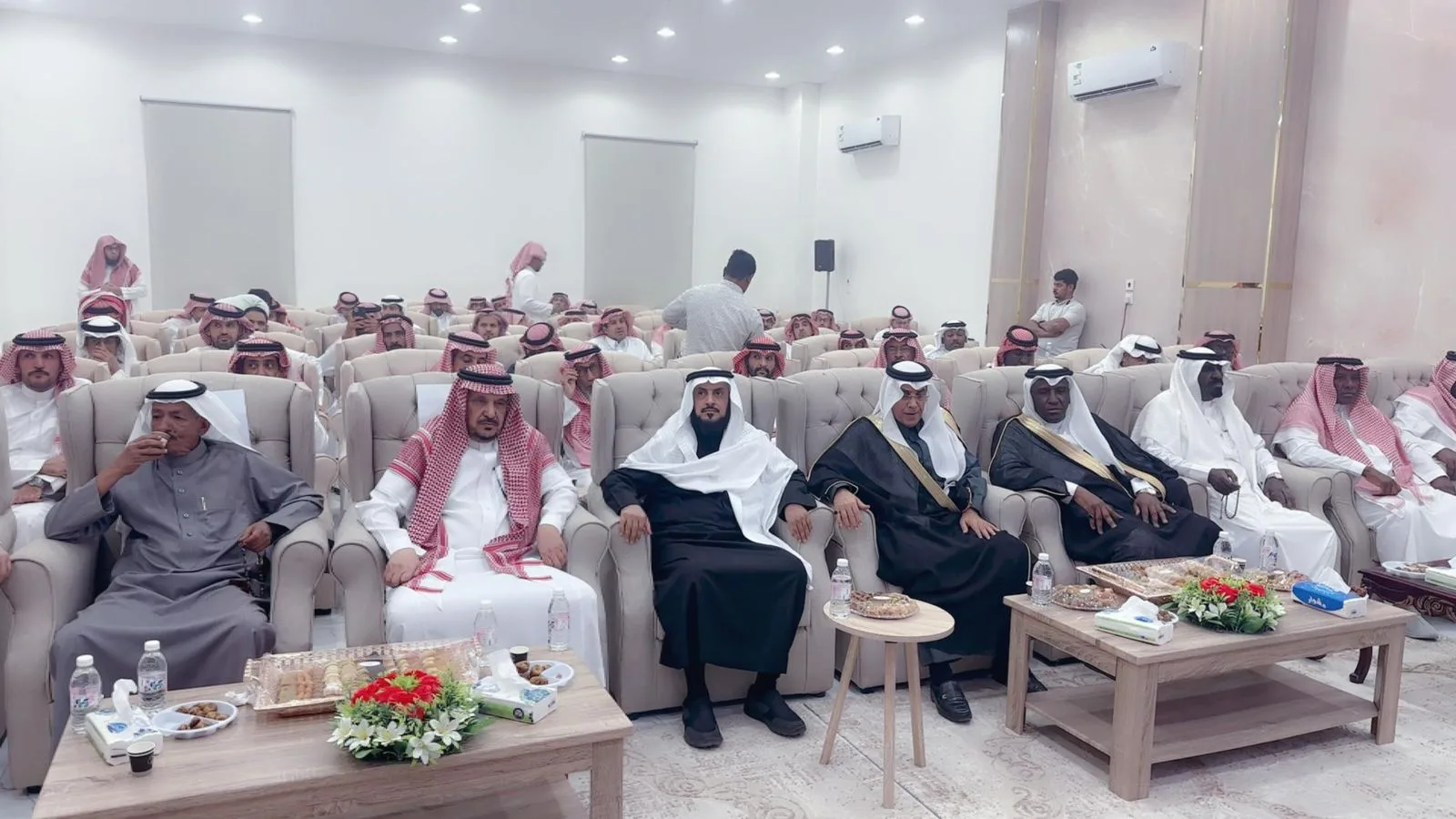 مكتب تعليم تربة يكرم "سعود بن زايد الشريف " بمناسبة تقاعده - صحيفة البوابة الالكترونية مكتب تعليم تربة يكرم "سعود بن زايد الشريف " بمناسبة تقاعده