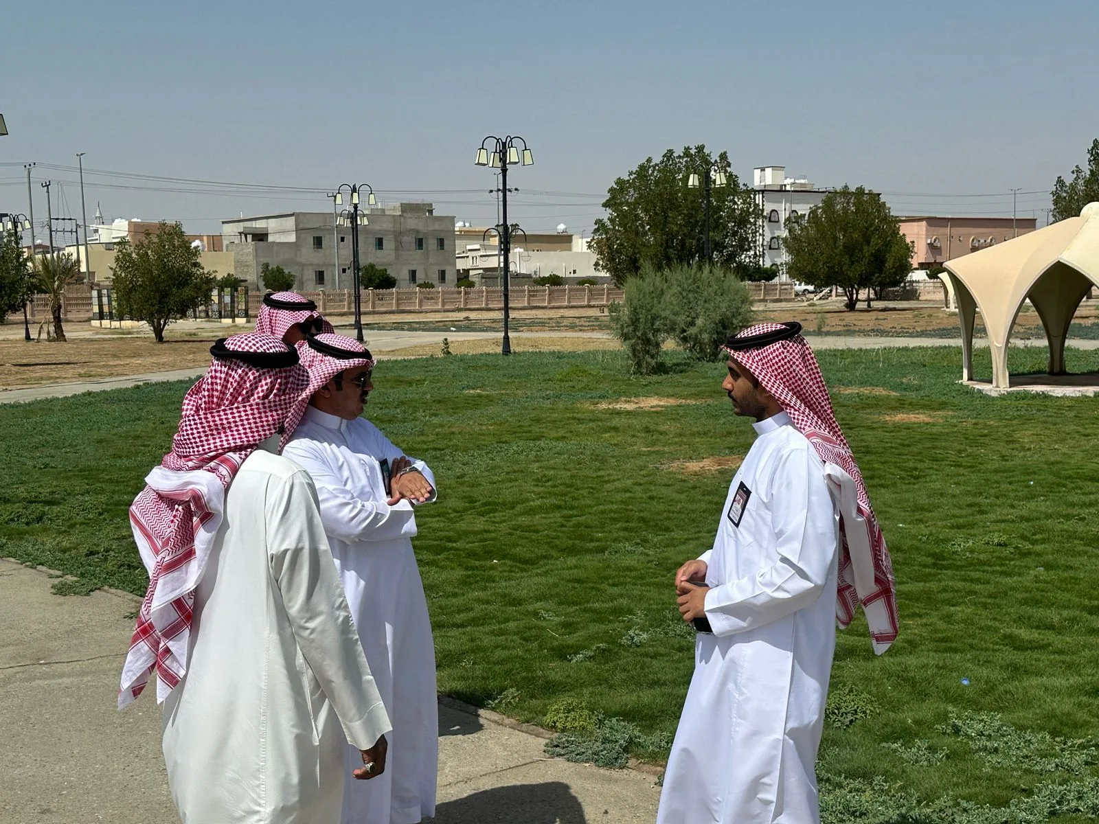 رئيس بلدية تربة يُجري جولة ميدانية على الحدائق ويؤكد: تقديم خدمة تليق بالمواطن والمقيم