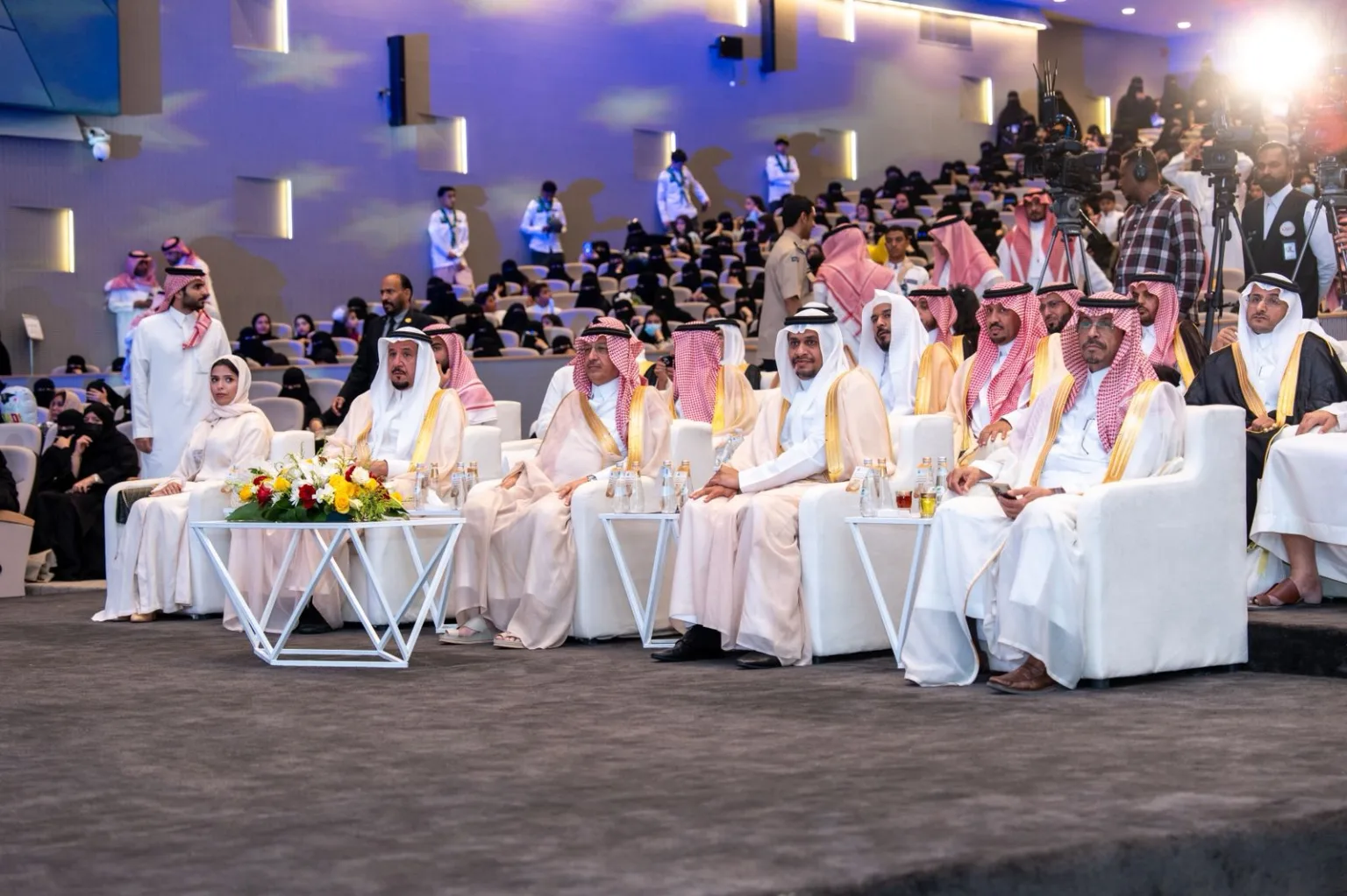 وزير التعليم يرعى الحفل الختامي لمعهد العاصمة النموذجي ومسيرة الخريجين لعام 1446هـ