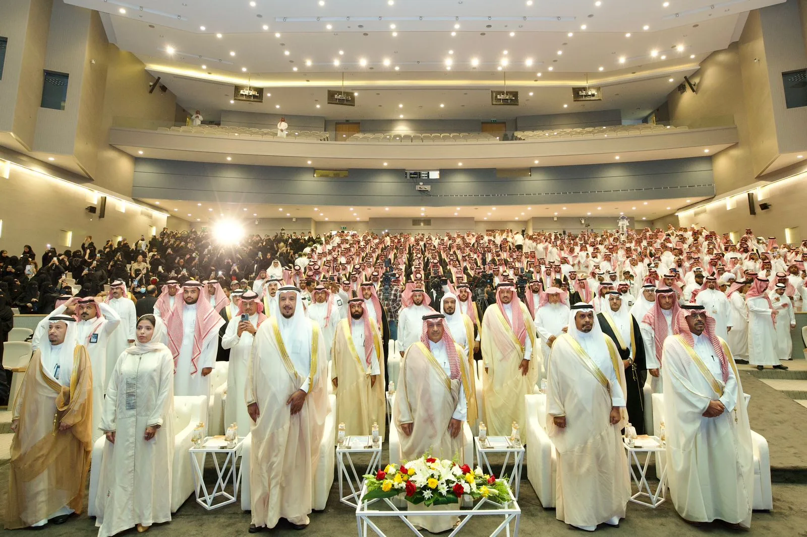 وزير التعليم يرعى الحفل الختامي لمعهد العاصمة النموذجي ومسيرة الخريجين لعام 1446هـ