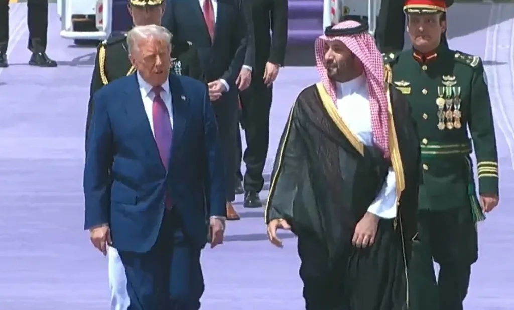 ولي العهد يستقبل الرئيس الأميركي دونالد ترامب