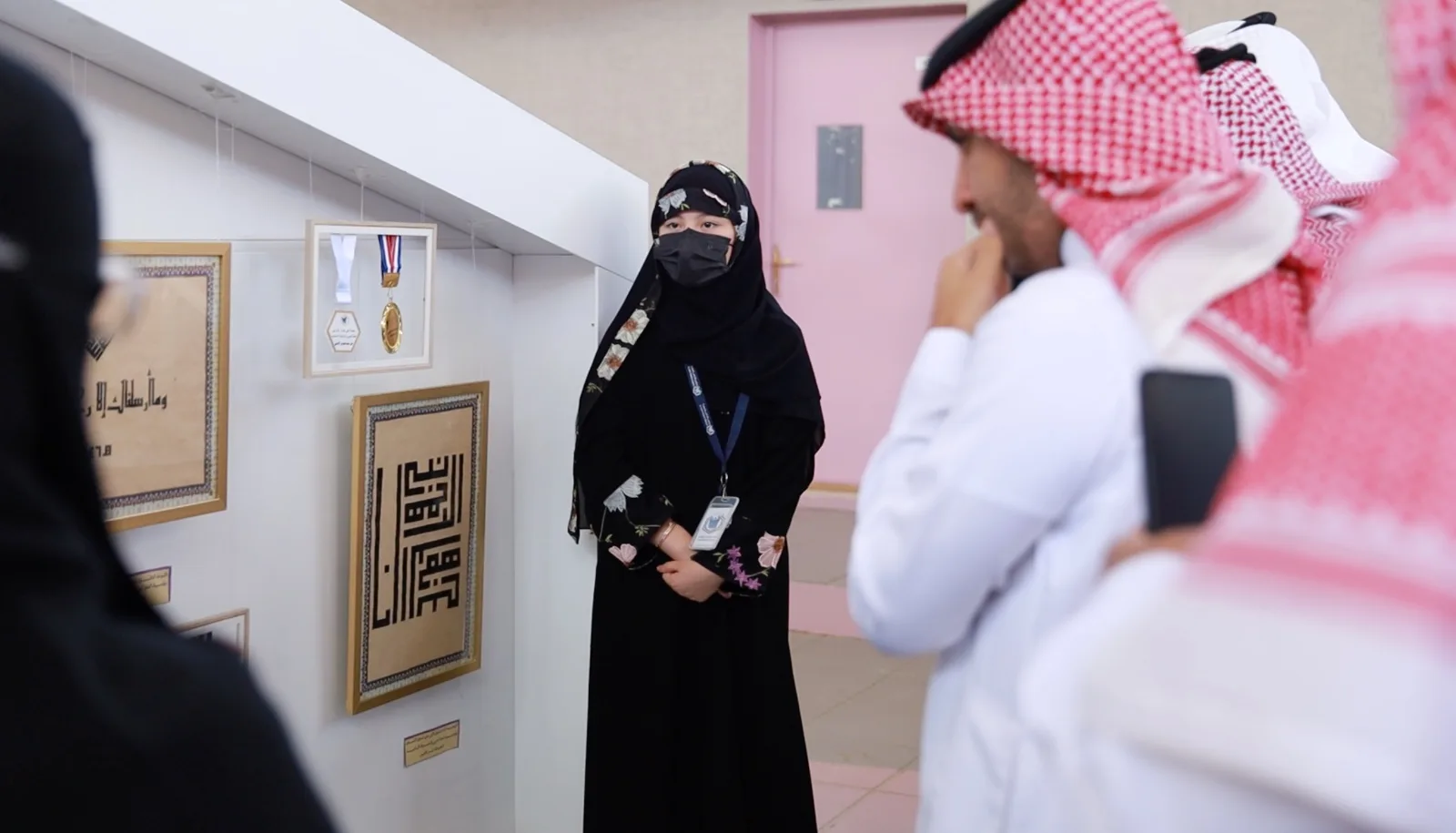 معرض للخط العربي والزخرفة الإسلامية بمدارس الشافي بالطائف