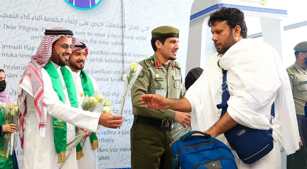 «الحج والعمرة» تدعو ضيوف الرحمن للالتزام بالمغادرة قبل انتهاء صلاحية التأشيرة «الحج والعمرة» تدعو ضيوف الرحمن للالتزام بالمغادرة قبل انتهاء صلاحية التأشيرة