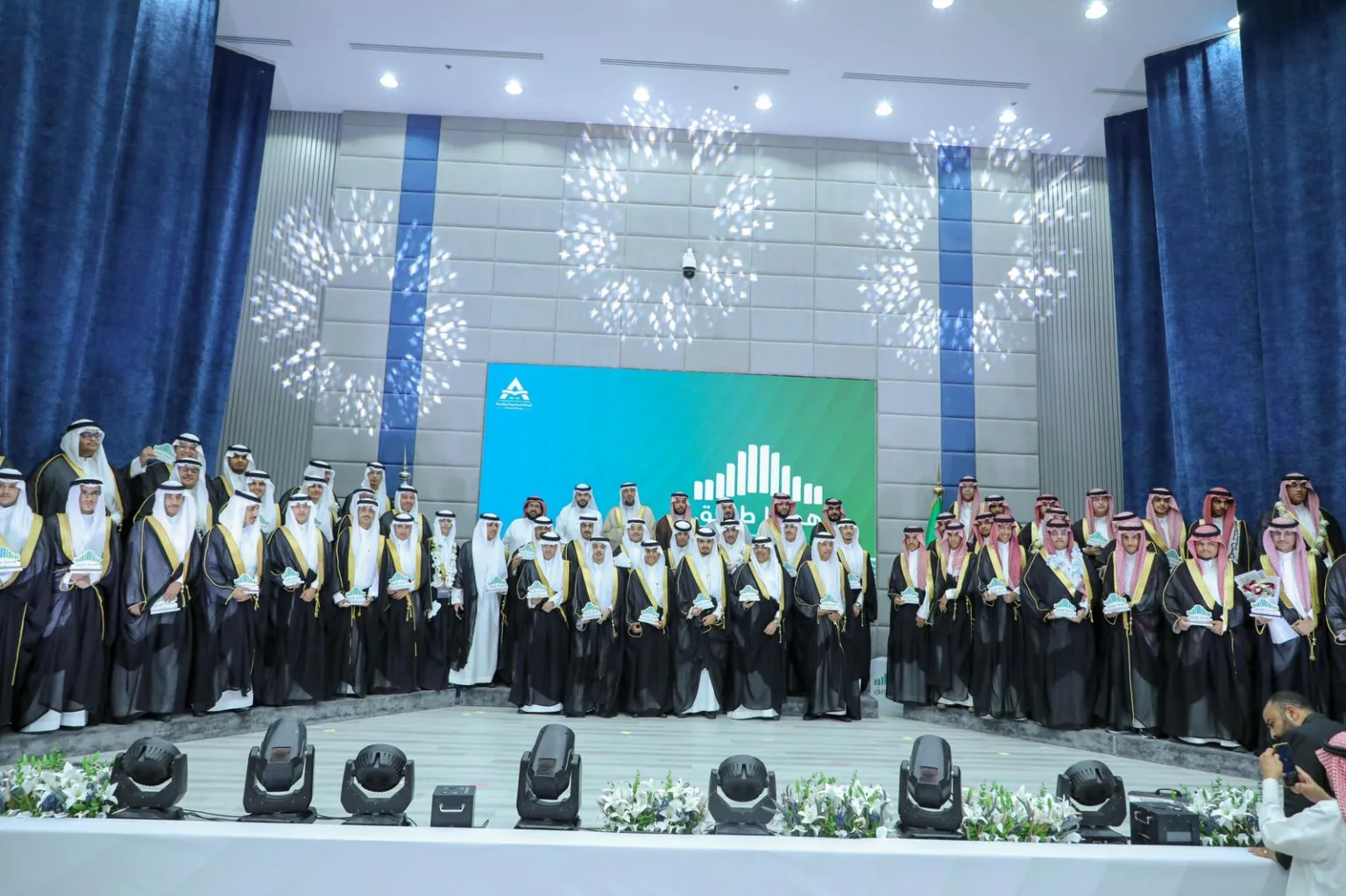بحضور “الغامدي".. تكريم خريجي مدارس المتقدمة الأهلية بالقيروان