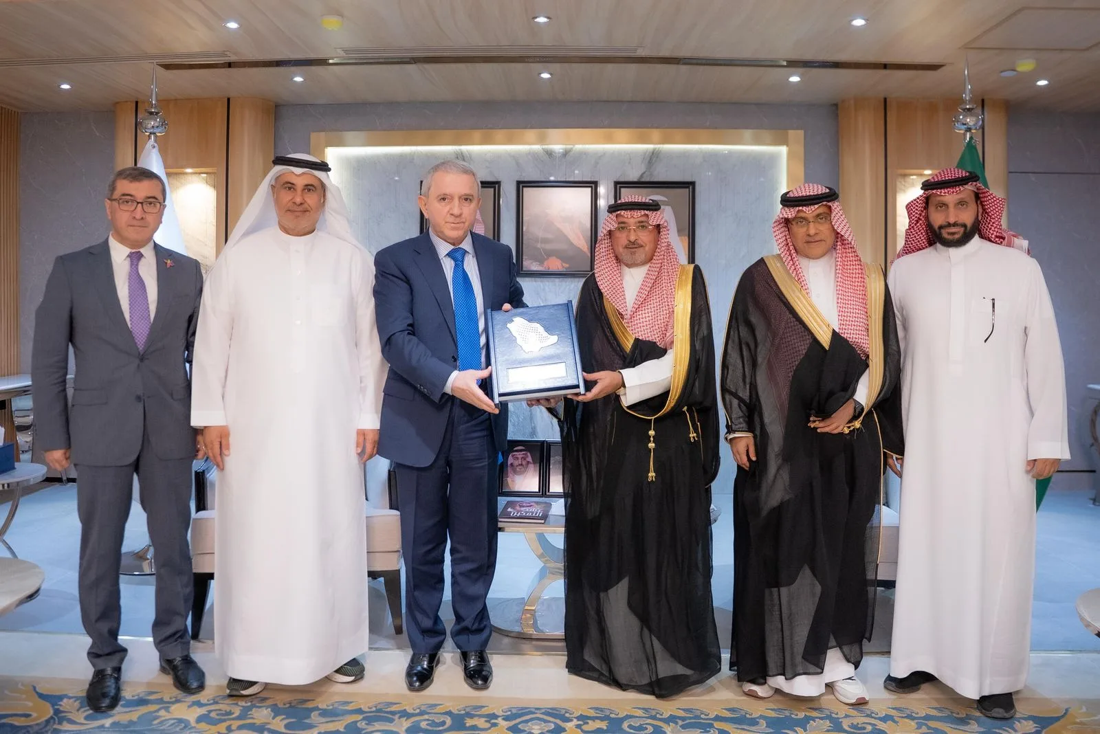 رئيس مجلس الأعمال السعودي الاذربيجاني يلتقي سفير اذربيجان بالرياض