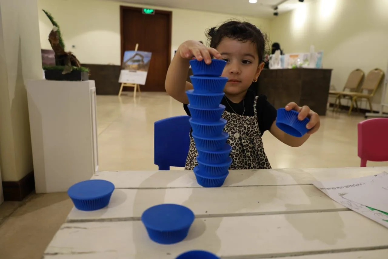 300 زائرًا يتفاعلون مع «عيش صح» في مشروع الرامس بالعوامية