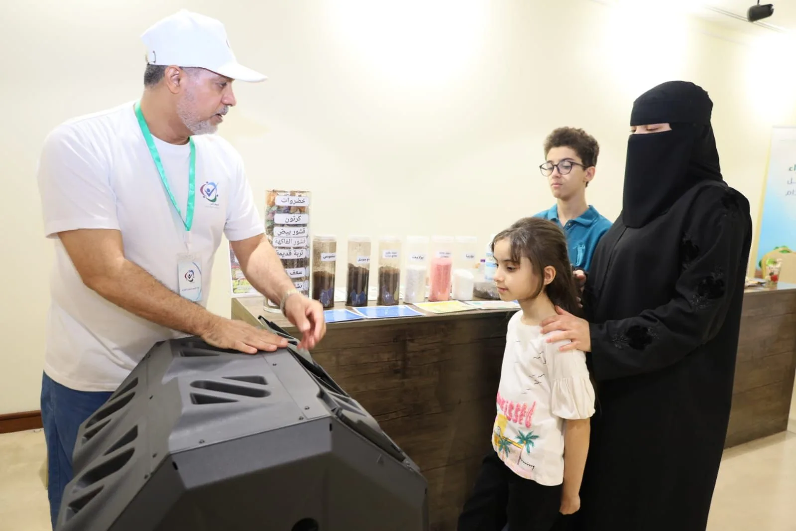 300 زائرًا يتفاعلون مع «عيش صح» في مشروع الرامس بالعوامية