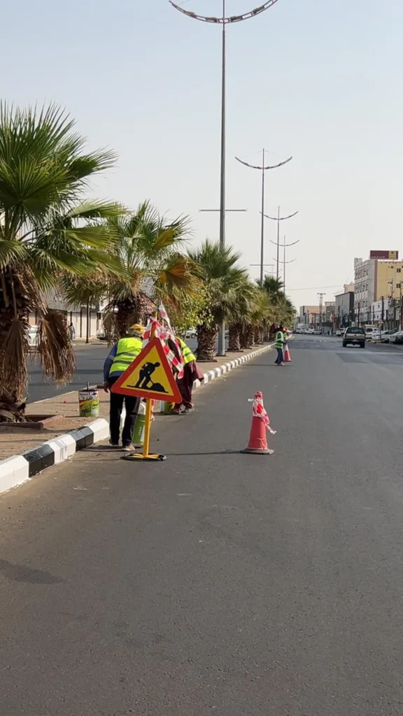 بلدية محافظة تربة تواصل جهودها في تحسين المشهد الحضري وإعادة تأهيل الشوارع الرئيسية