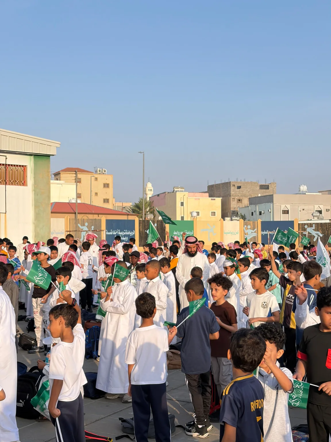 مدرسة السدرة ومتوسطة أبي بكر تحتفل باليوم الوطني الـ 95