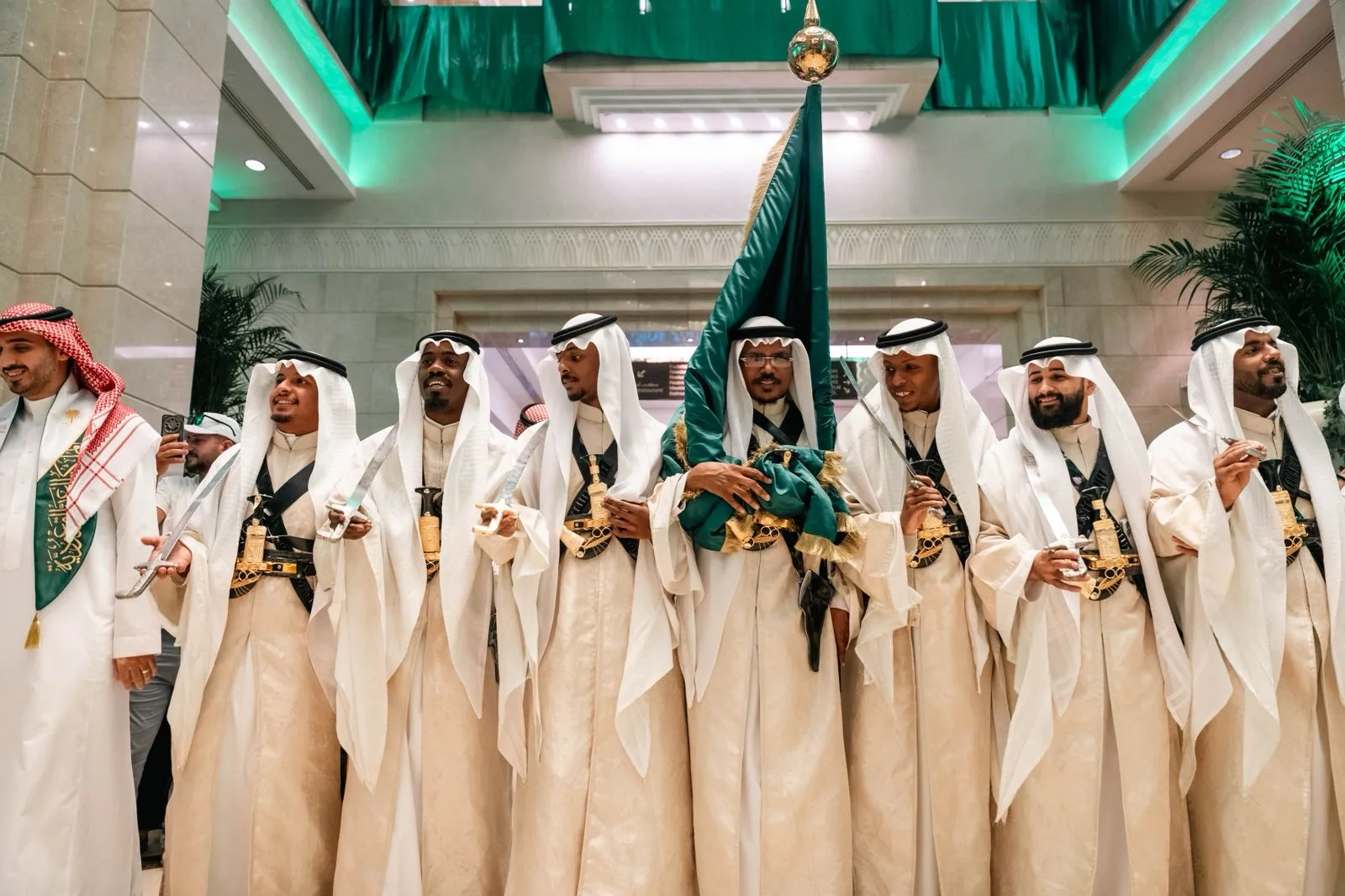 فنادق مكة سخّرت احتفالاتها لإشراك المعتمرين في فعاليات اليوم الوطني