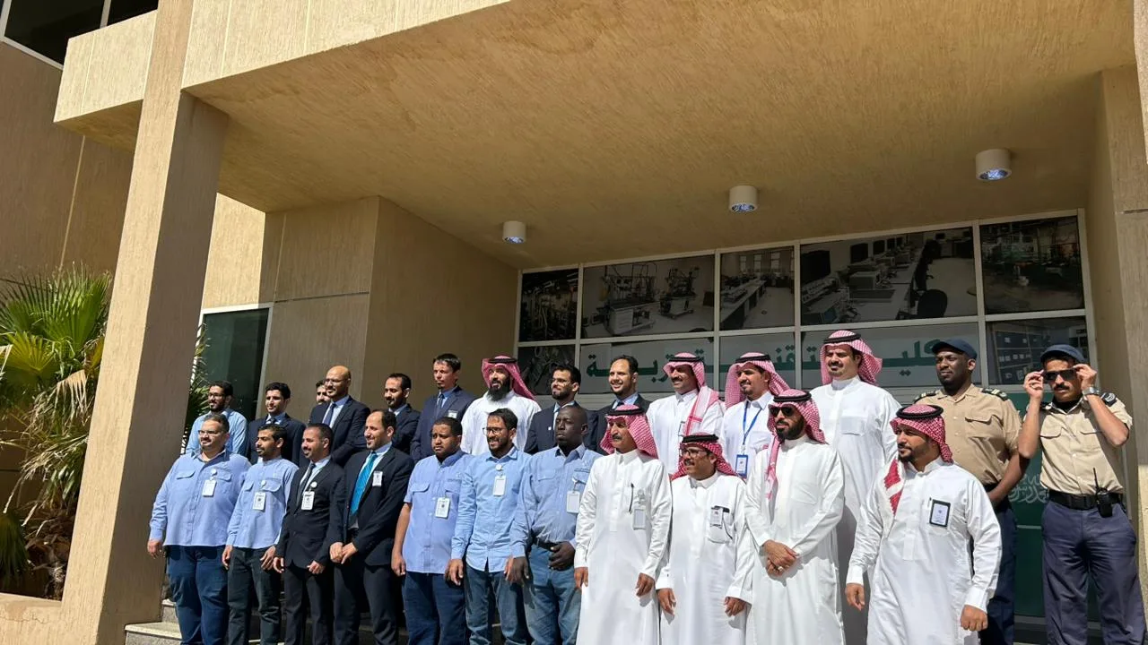 الكلية التقنية بتربة تفتتح معرض "التحديات التقنية" بحضور عدد من مسؤولي المحافظة