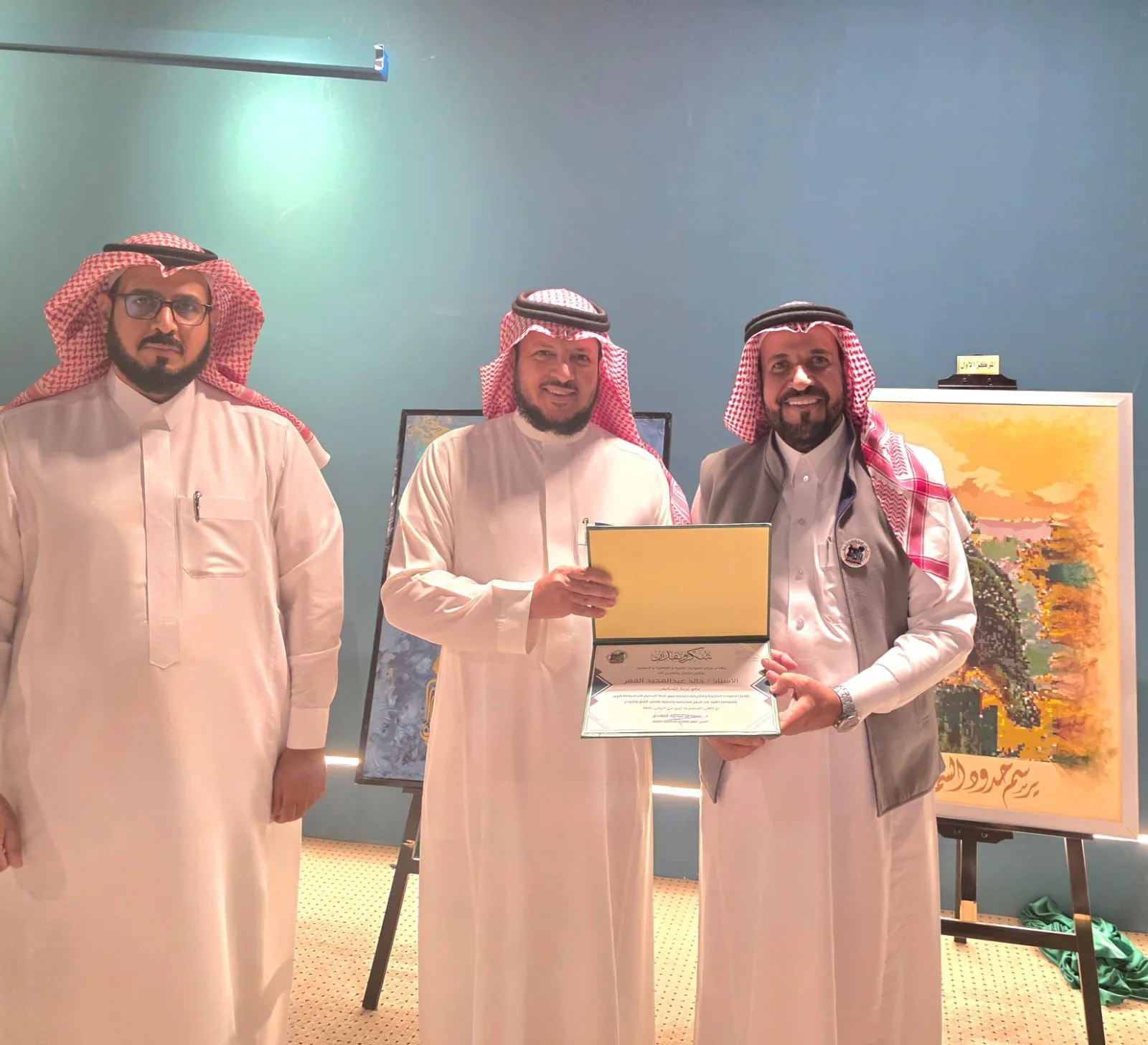 تعليم الطائف يدشّن مركز الهوايات الثقافية والفنية والمهنية ويكرّم الفائزات بمسابقة “ضوء” للفن التشكيلي