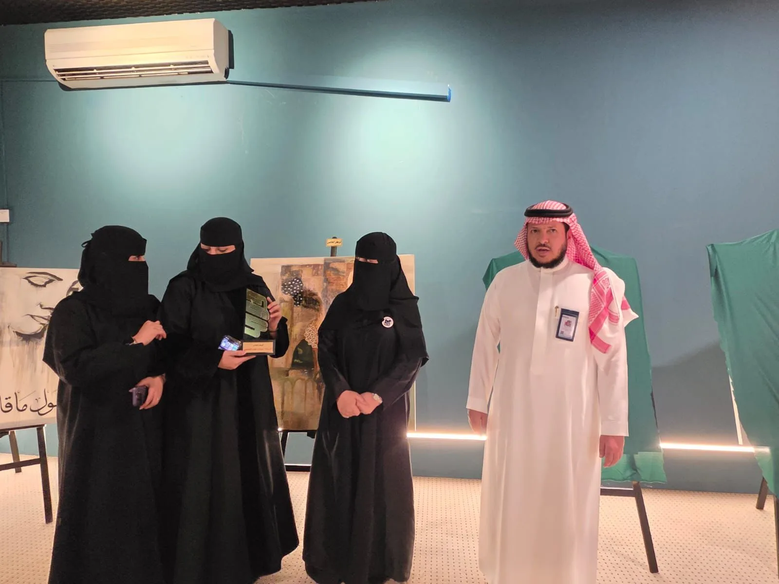 تعليم الطائف يدشّن مركز الهوايات الثقافية والفنية والمهنية ويكرّم الفائزات بمسابقة “ضوء” للفن التشكيلي
