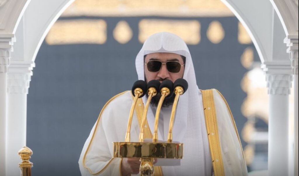 إمام المسجد الحرام: القلوب تصدأ وجلاؤها كتاب الله