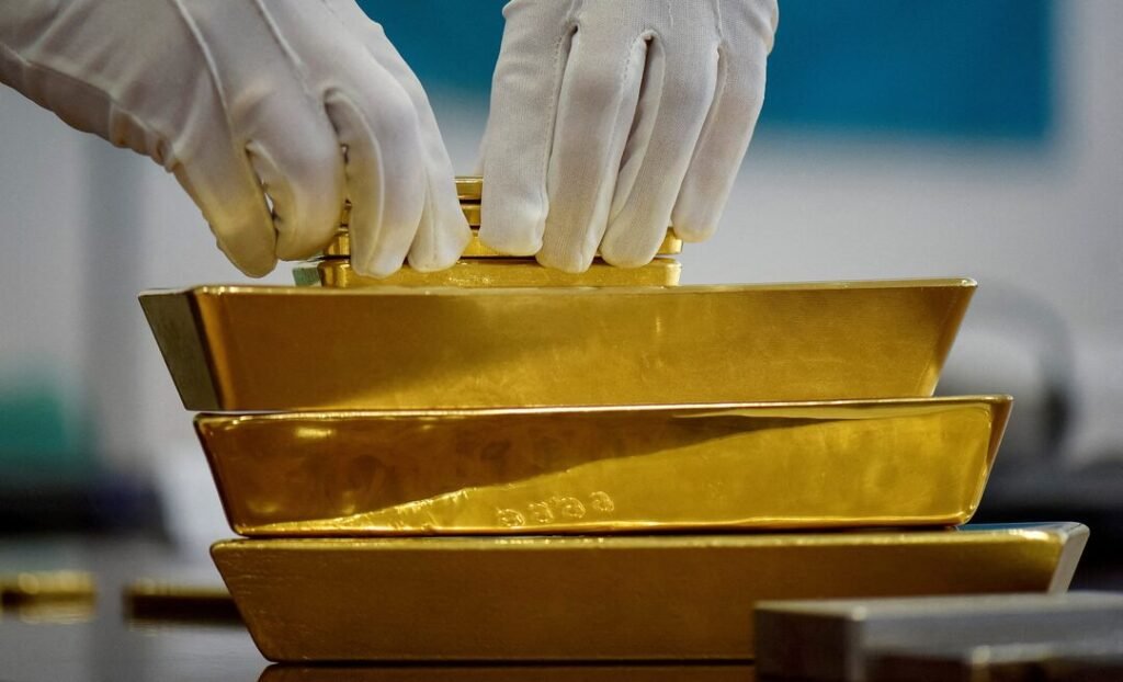 الذهب يتراجع مع ترقب المستثمرين مؤشرات جديدة للسياسة النقدية الأمريكية